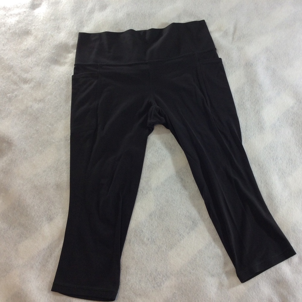 Athleta Women’s Black Capri  Leggings size L #297